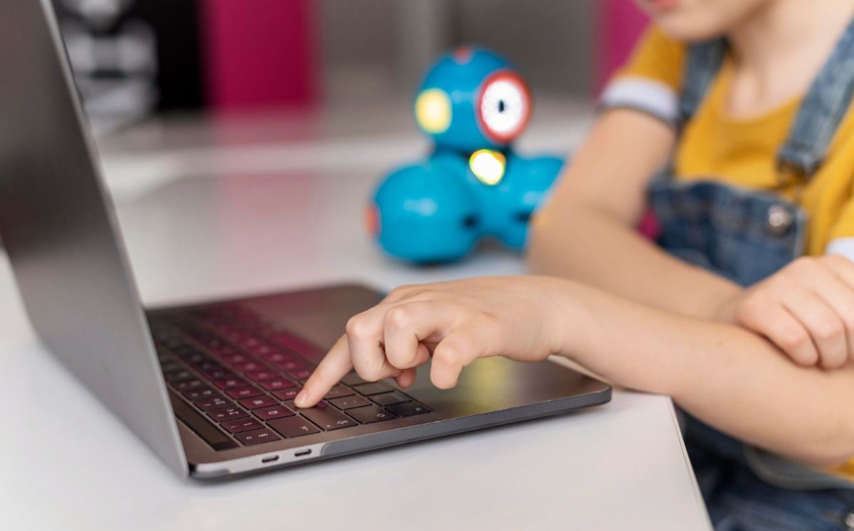 Cómo educar a tus hijos y adolescentes en ciberseguridad (Foto: Freepik)