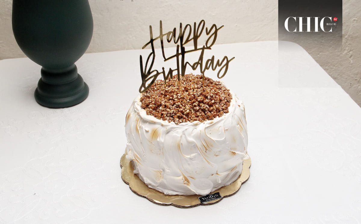 Degustaban del pastel a cargo de Very Deli