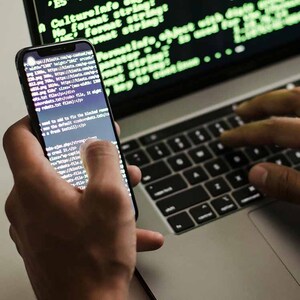 Las aplicaciones infectadas suelen presentarse como herramientas de uso cotidiano. (Foto: Pexels)