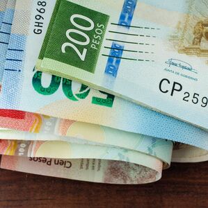 Los bancos en México aplicarán nuevos controles para retirar y mover efectivo desde 2026 (Freepik)