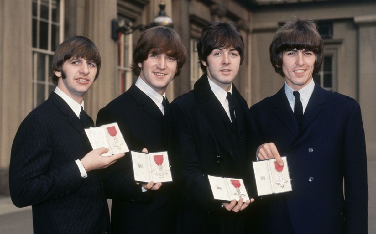 Conoce a los actores que darán vida a The Beatles en su esperada biopic oficial (IA)