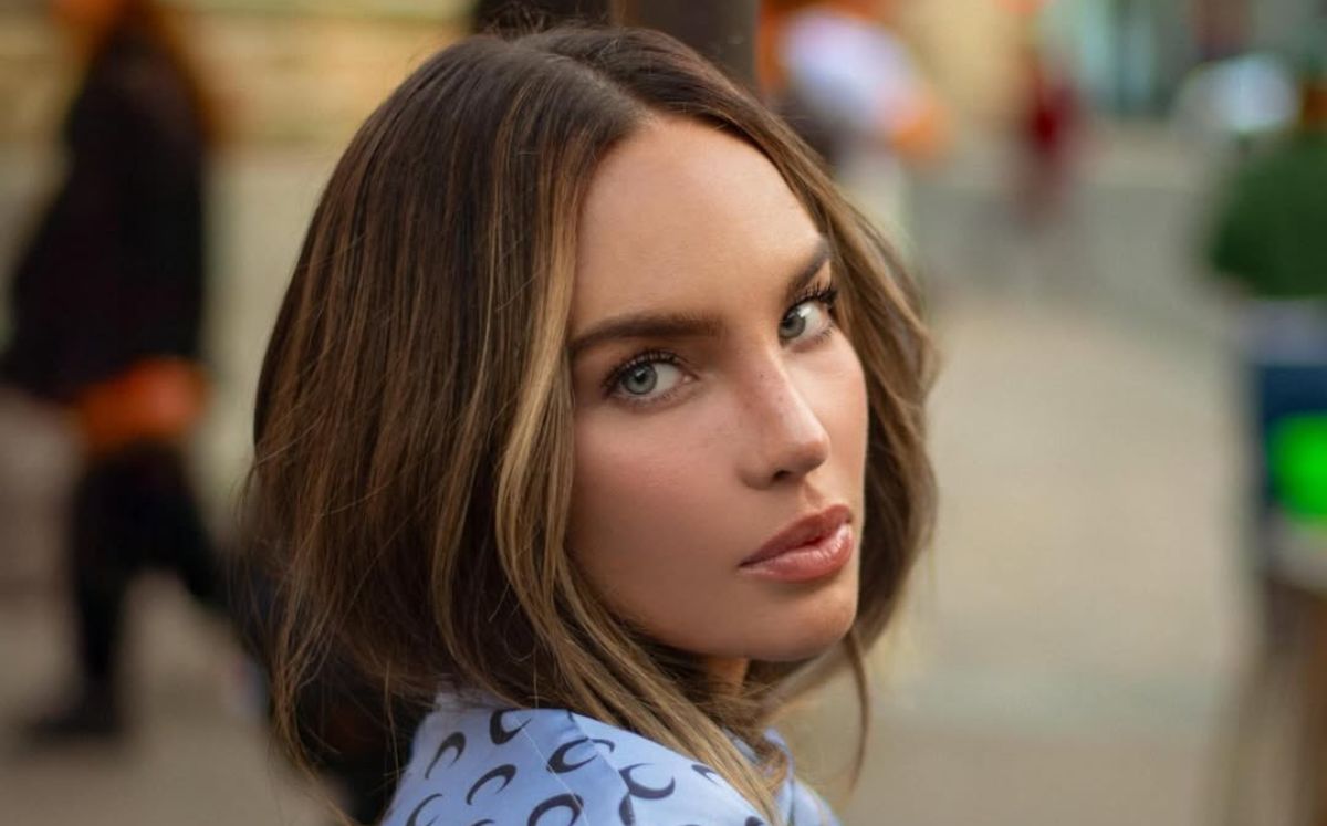 Belinda cambia de look en Madrid para interpretar a Carlota (Instagram)
