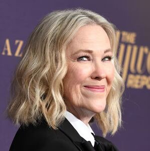 Así lucía Catherine O’Hara de joven y cómo evolucionó su estilo con los años, del cine clásico a la TV moderna (Getty Images)
