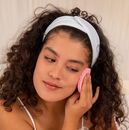 La CEO de Quiin detalla la rutina ideal para adolescentes y cómo elegir productos clean sin caer en greenwashing (Freepik)