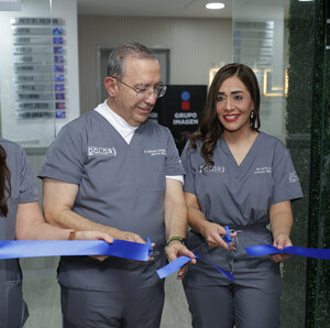 Corte de listón inaugural