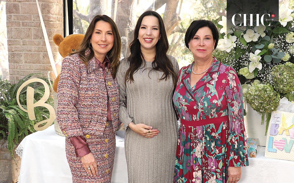 Verónica Guerra de Lobo, Andrea Lobo y Judith Benavides de García