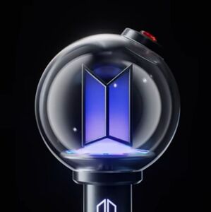 BTS presenta su nuevo lightstick oficial, la ARMY Bomb Ver.4. Te contamos cómo es, qué cambia y cuánto costará (YT)