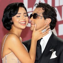 Revelan que Christian Nodal obsequió a Ángela Aguilar un collar de diamantes personalizado (Getty Images)