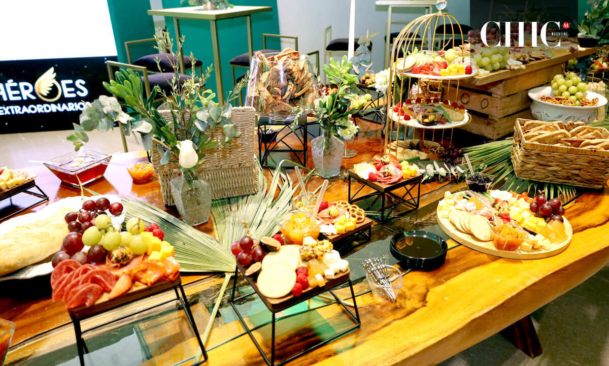 Los asistentes disfrutaron de una variedad de charcutería