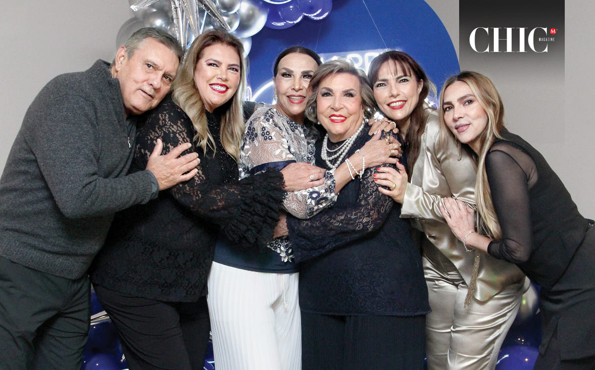 Julián Gómez, Liliana Gómez, Gabriela Gómez, Celia Gómez, Hilda Gómez y Cristina Gómez