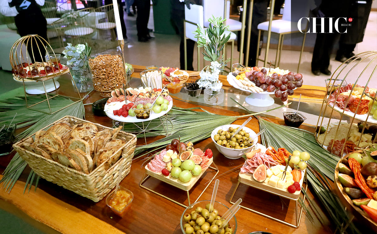 Los asistentes disfrutaron de una variedad de charcutería