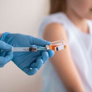 Ante el brote de sarampión en 2026, te contamos dónde vacunarte en México, quiénes deben hacerlo y qué reacciones esperar (Freepik)