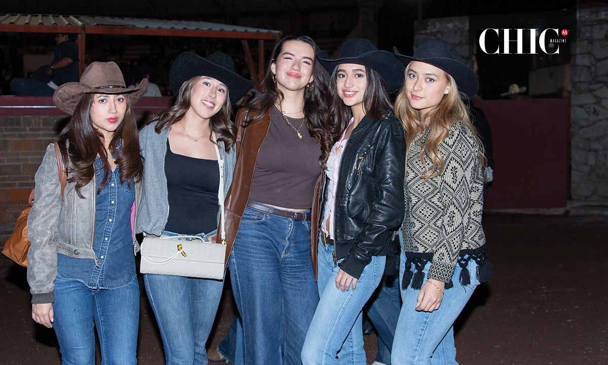 Karla Paloma Ordoñez, Sophia Iturrieta, Mariana Vázquez, Valentina Cedillo y Michel Dumit