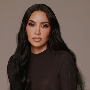 Kim Kardashian y Lewis Hamilton fueron vistos juntos en el Super Bowl 2026 (Instagram)
