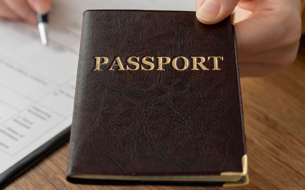 Detectan sitio falso que suplanta a la SRE para tramitar el pasaporte y realiza cobros fraudulentos (Freepik)