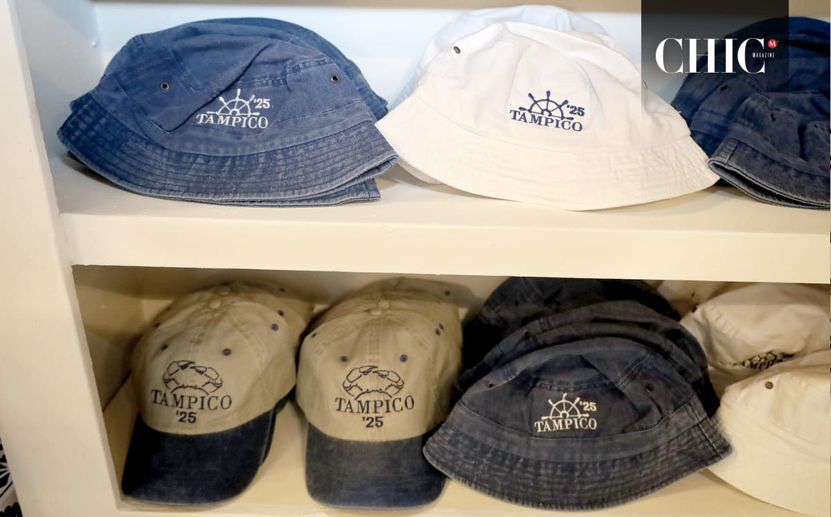 Entre los recuerdos había playeras, termos, stickers, gorras y tazas