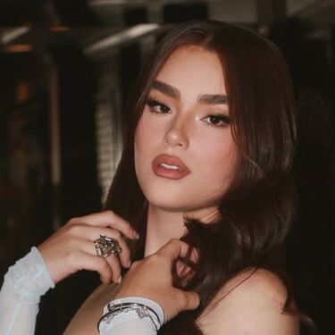 Emily Álvarez deslumbró en New York Fashion Week al cerrar el desfile de Alonso Máximo con un vestido lleno de simbolismo (Instagram)