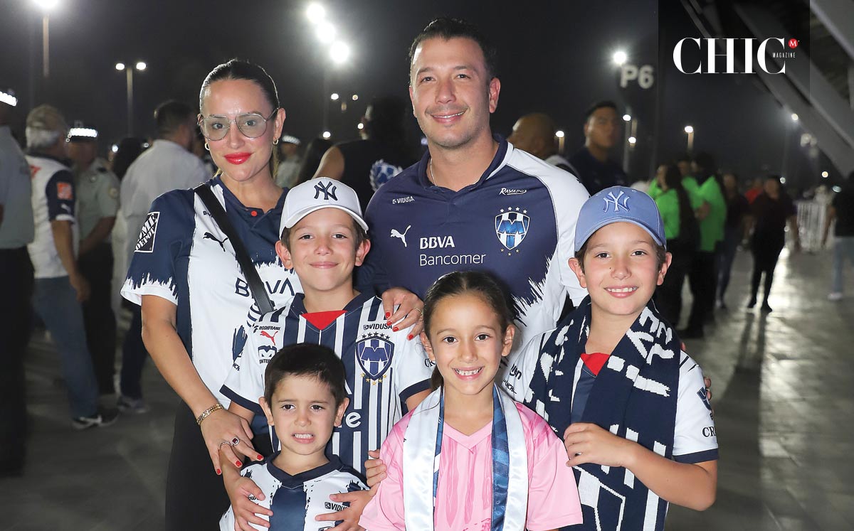 Vivi Villarreal, David Pérez-Salinas, Sebastián Pérez-Salinas, André Pérez-Salinas, Federico Pérez-Salinas y Milena Pérez-Salinas.