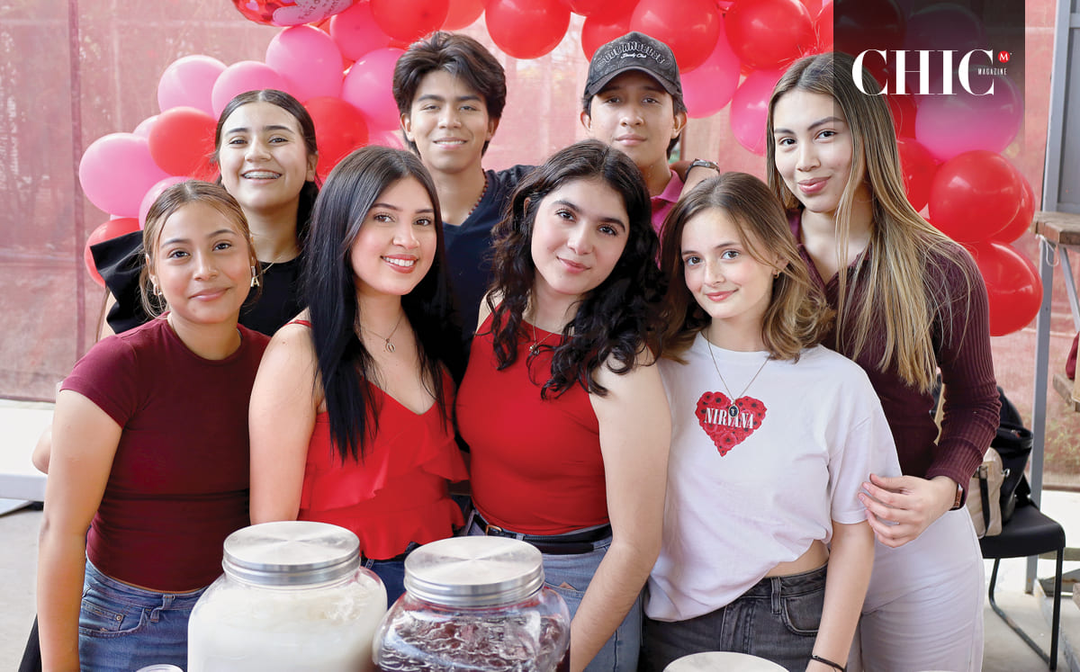 Anette Lun, Luis Chirinos, Andrés Rodríguez, Wendy Rodríguez, Marina Lara, Patricia Pérez, Mishelle Betancourt y Paula Quiroz