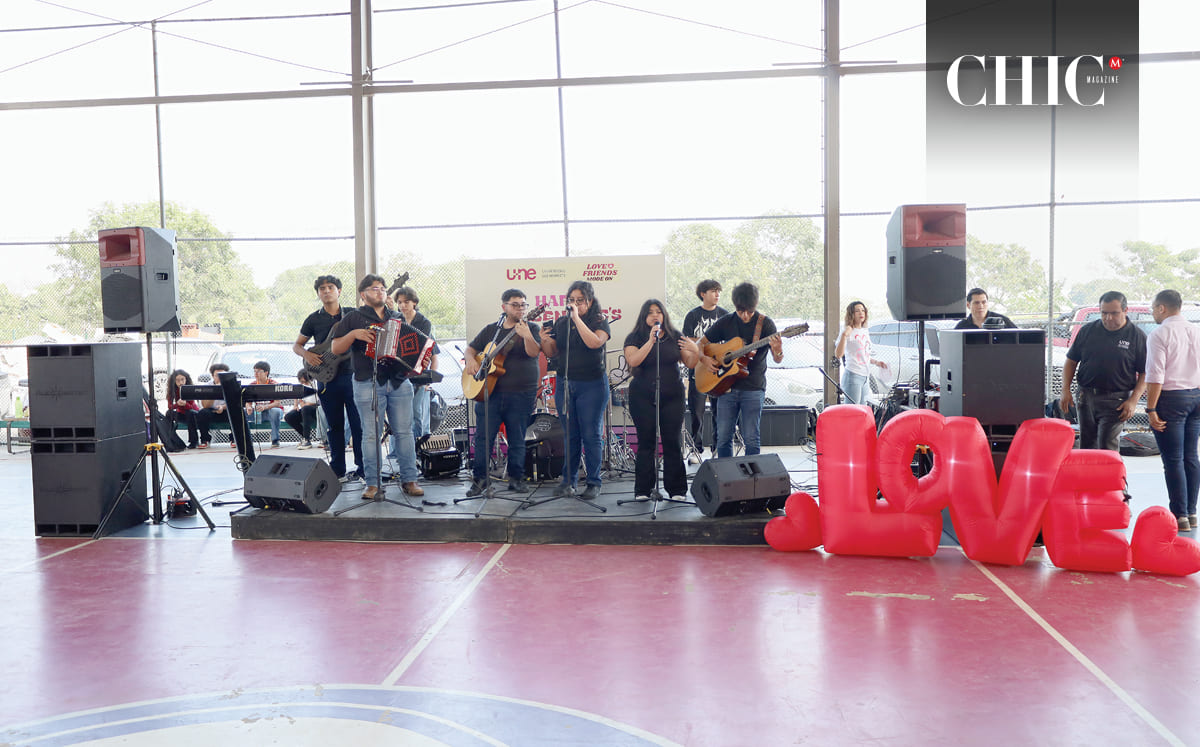 La presentación del grupo Rock UNE aportó buen ambiente a la celebración