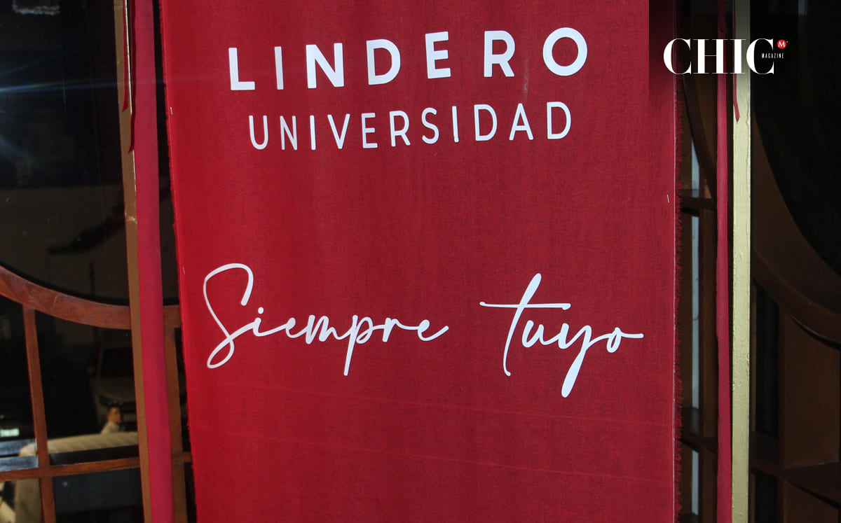 Bajo la frase "Siempre tuyo" fueron recibidos