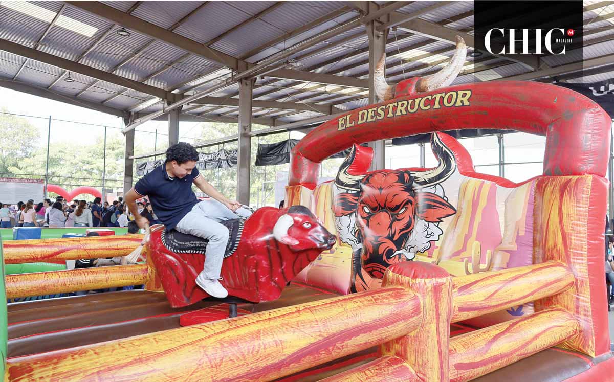 Jaguares disfrutaron del toro mecánico