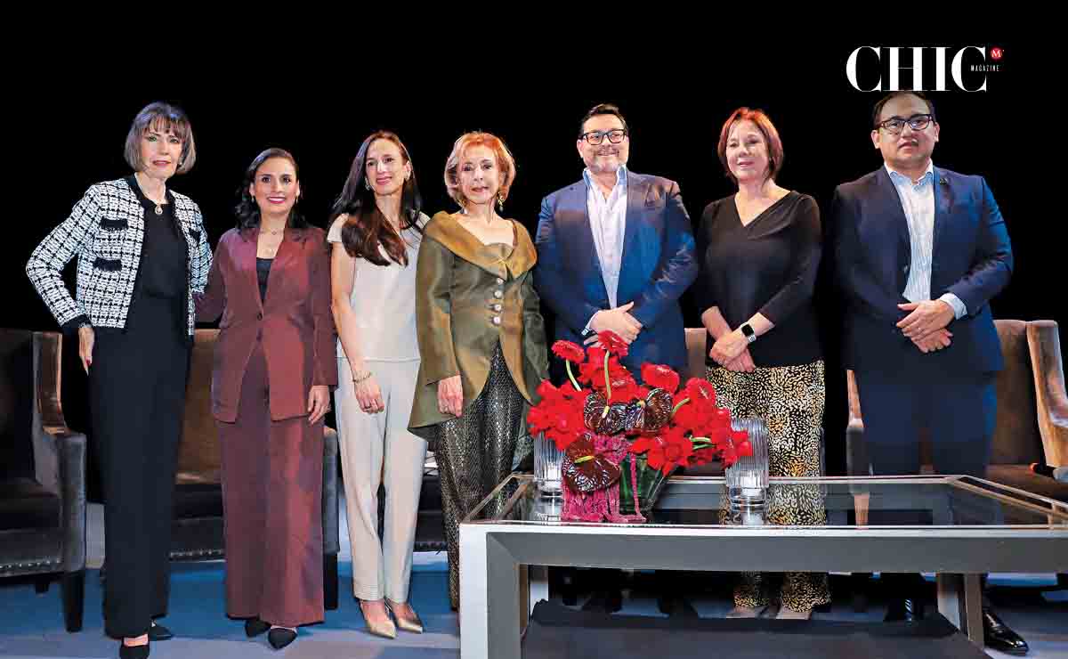 Gretchen Backhoff, Melissa Segura, Yolanda Garza de González, Yolanda Santos de Hoyos, Manuel Camelo, Carolina Farías y César Salinas