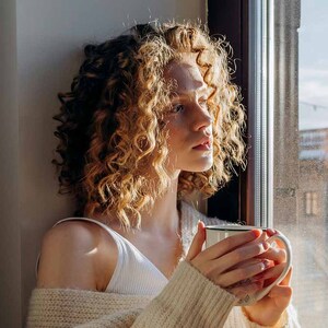 Una buena rutina matutina comienza con el sueño, esencial para mantener una buena salud cognitiva. (Foto: Pexels)