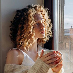 Una buena rutina matutina comienza con el sueño, esencial para mantener una buena salud cognitiva. (Foto: Pexels)