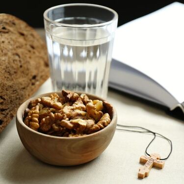 Cosas que no debes hacer durante la Cuaresma, según la Iglesia (Foto: Getty)