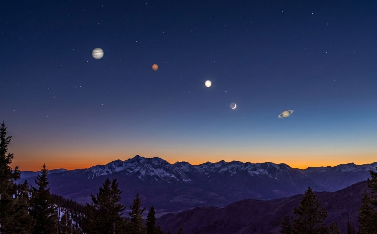 Este 28 de febrero seis planetas se alinean en el cielo de México (IA)