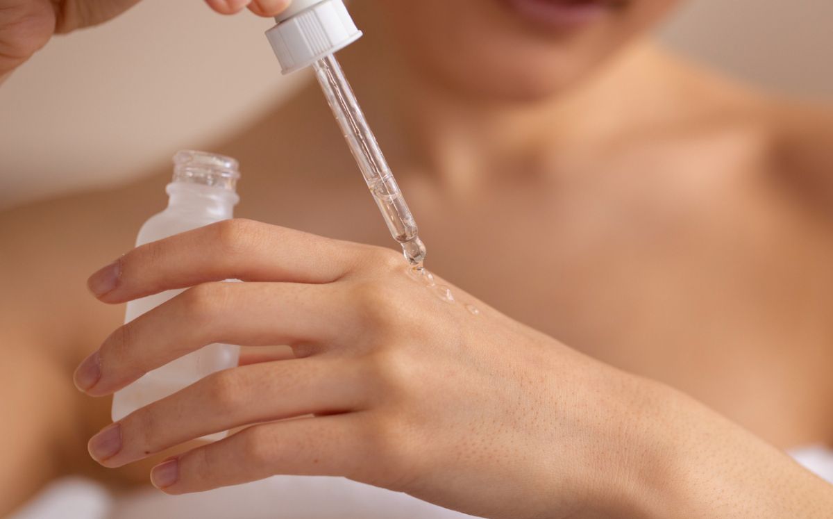 ¿Cuándo empezar a usar sérum facial? Guía para principiantes (Foto: Freepik)