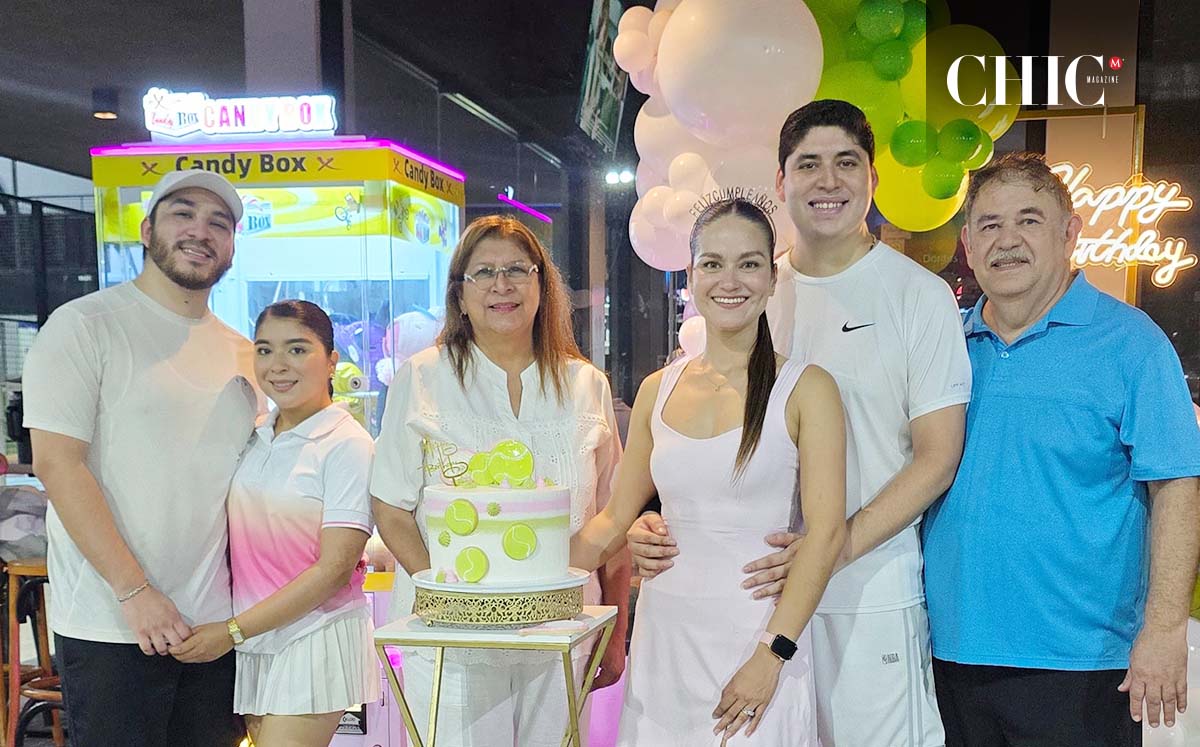 Omar Flores Muñoz, Zeidi Esqueda, Maria de los Angeles Muñoz y Angel Flores Muñoz, Armando Flores Rodriguez