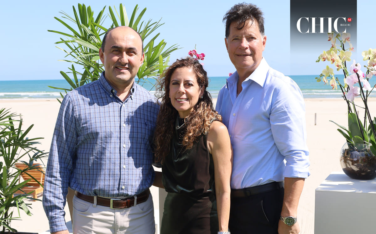 El Padre Gustavo Solís, Rebeca de Treviño y Eliseo Treviño