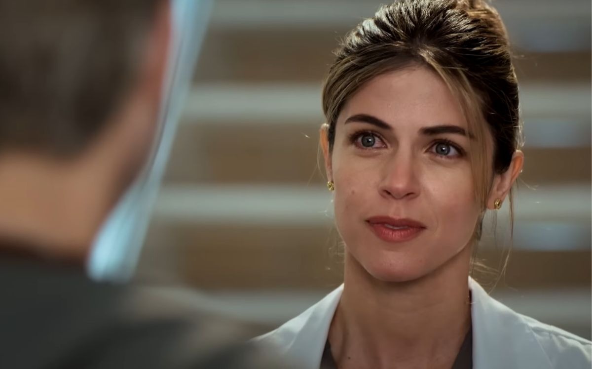 Stephanie Cayo como Julia (Foto: Netflix)