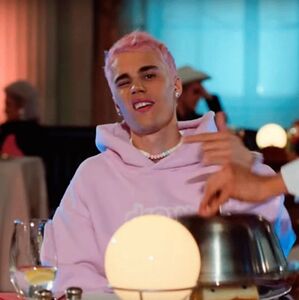 El videoclip de “Yummy” revive teorías que vinculan celebridades con el caso Epstein con Justin Bieber. Analizamos quiénes estarían detrás (YouTube)