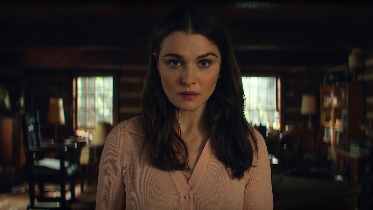 Rachel Weisz es M (Foto: Netflix)