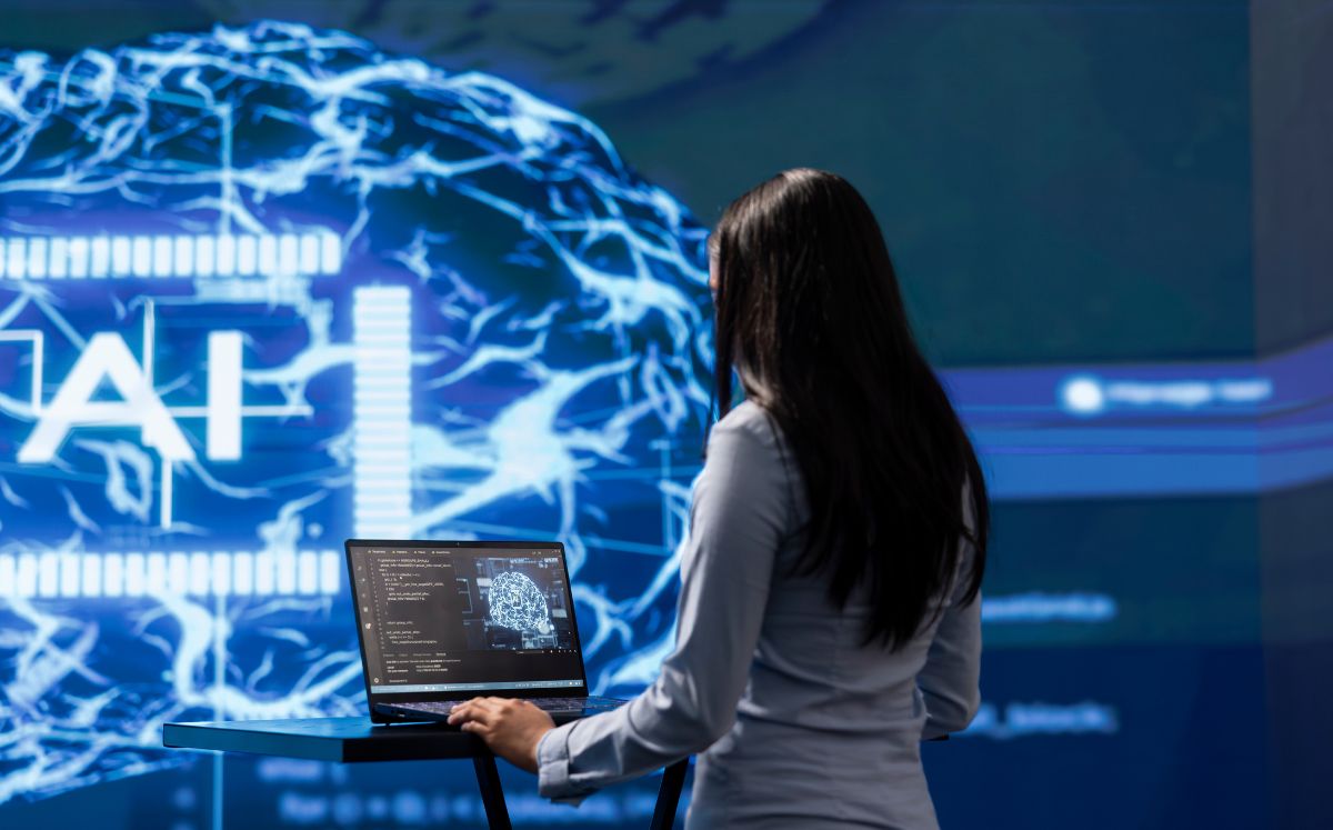 Investigadores analizan si la inteligencia artificial puede ocultar información o engañar (Freepik)