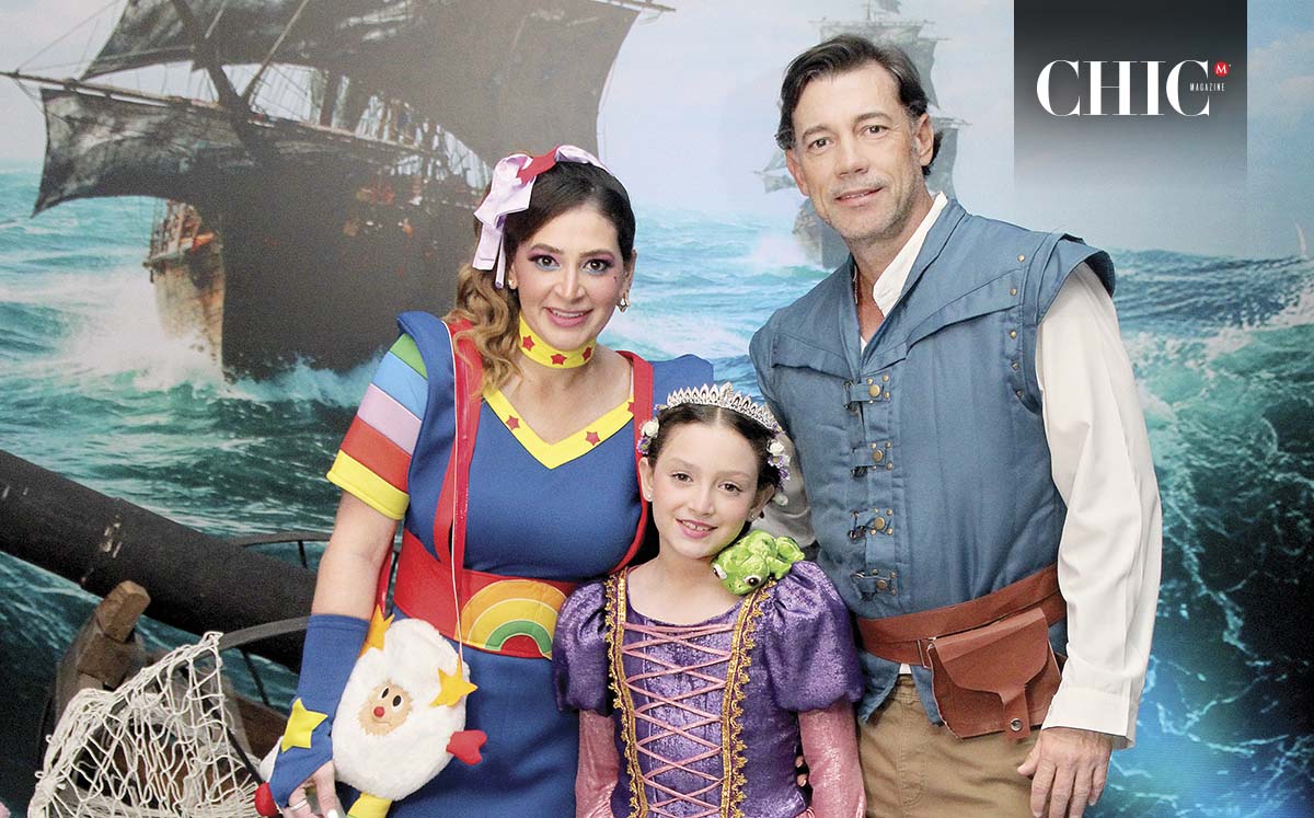 Adriana Saldívar, Luciana Delsol y Alejandro Delsol