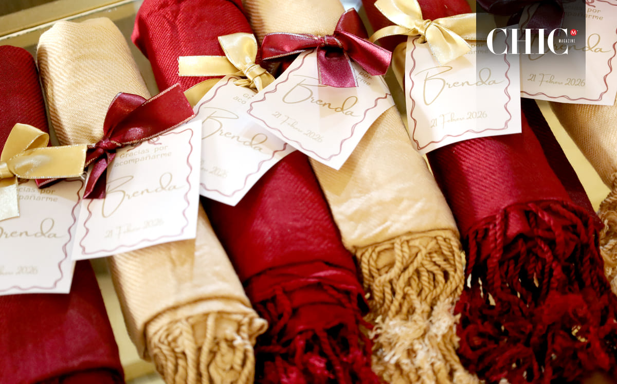 Como recuerdo de este día tan especial, cada asistente recibió una pashmina