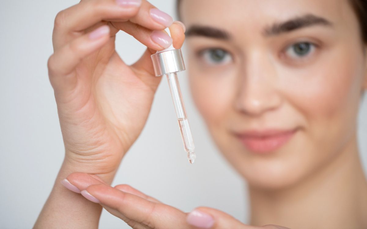 Sérums para piel sensible: Guía para el día y la noche (Foto: Freepik)
