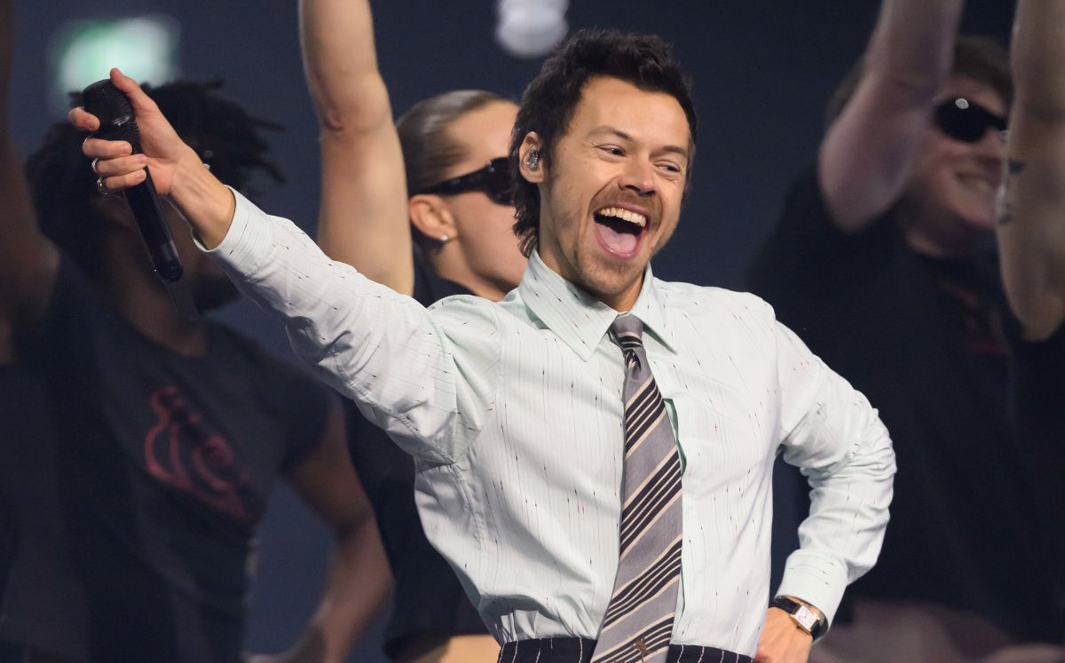 Harry Styles regresó a Saturday Night Live y sus bromas sobre su vida personal desataron teorías entre fans (Getty Images)