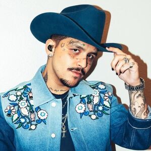 Christian Nodal sorprende al mostrarse sin tatuajes faciales tras someterse a tratamientos láser (Instagram)