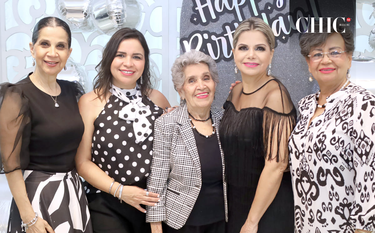 Paty García, Marlene García, Rosa Flores, Myrna García y Rosa Luisa García