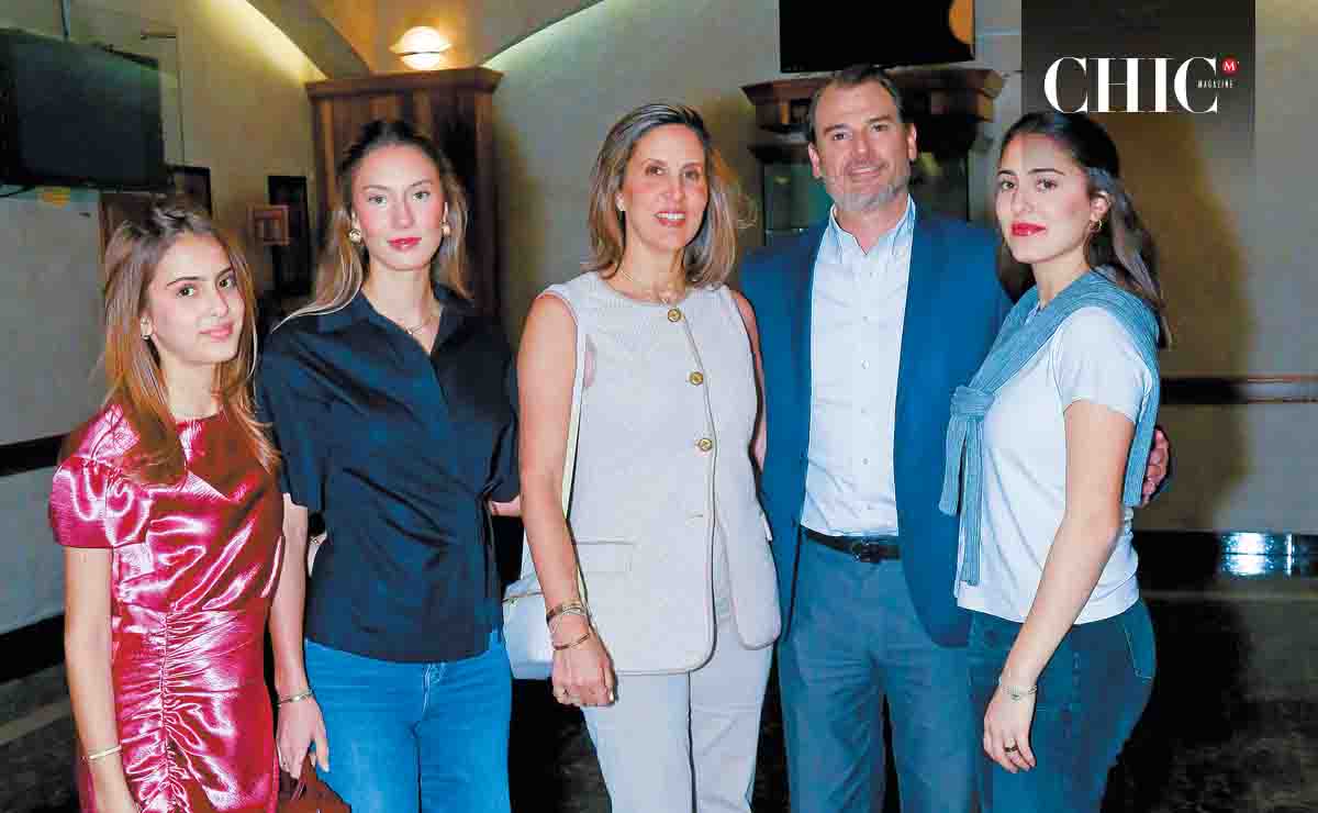 Paulina Páez, María Páez, Maca Ramírez de Páez, Pablo Páez y Lucía Páez / Fotos: Omar Valdez