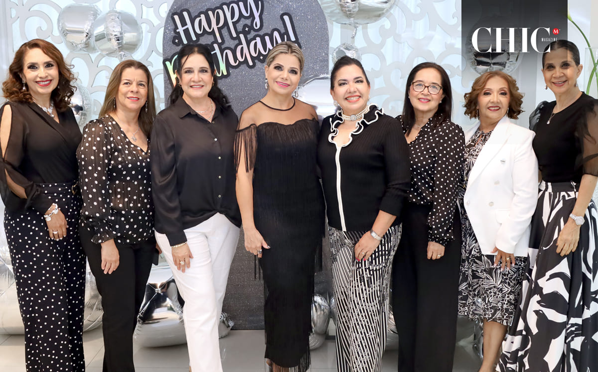 Rossy Ramírez, Aracely López, Lucy Avendaño, Myrna García, Silvia Gutiérrez, Rossy Sánchez y Paty García