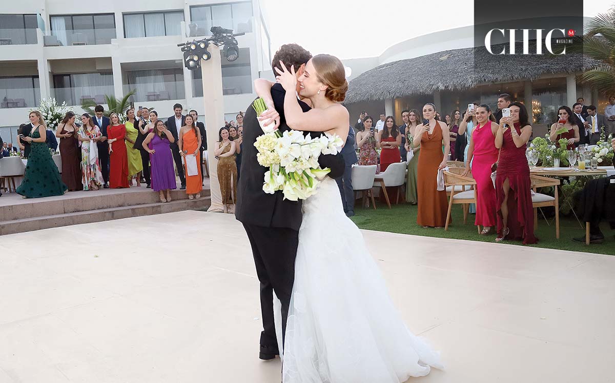 Marissa Stolberg junto a Eliseo Treviño en el momento del vals