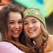 Emily Osment revela la verdadera razón de su ausencia en el especial de “Hannah Montana” (Disney)