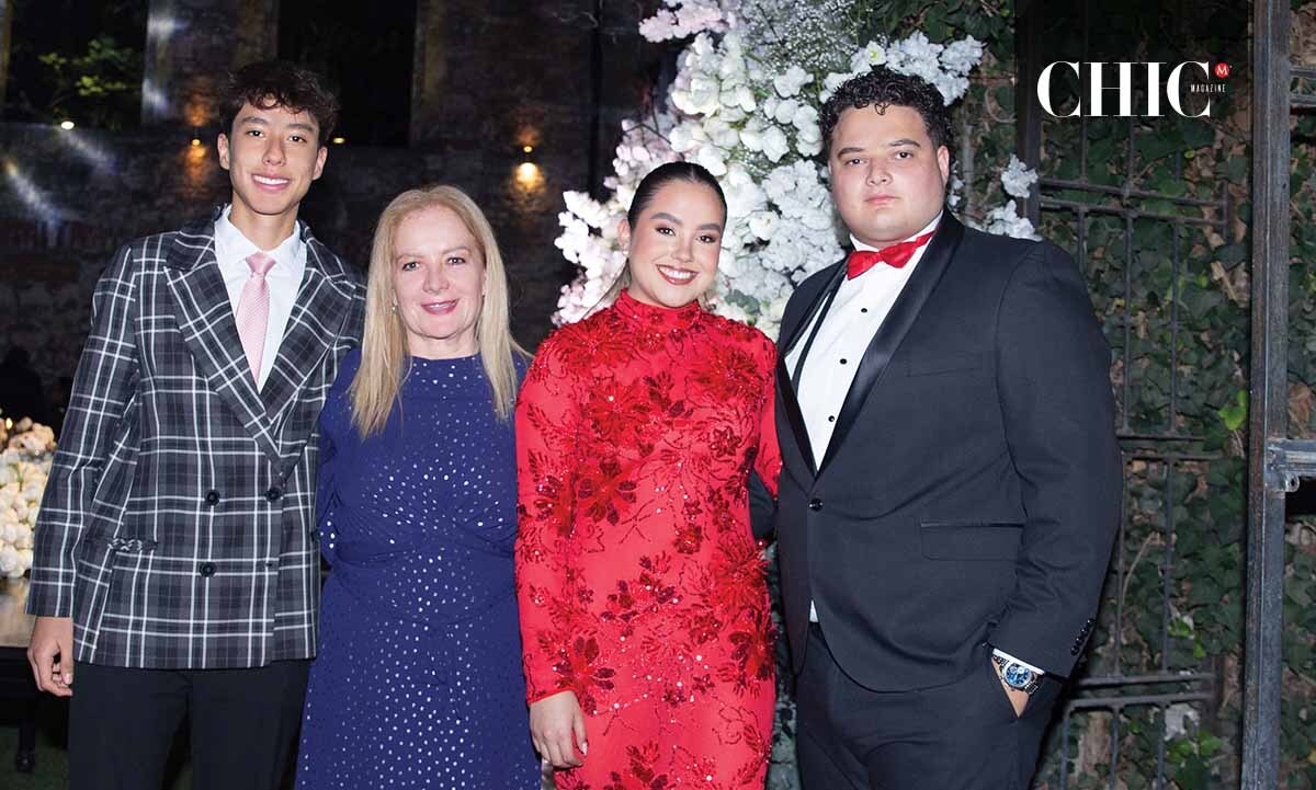 Luis Armando Hernández, Ivonne Hernández, Danna Hernández y Adrian Cantú