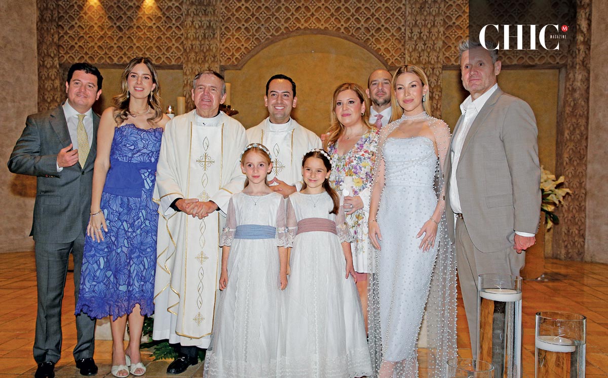 Andy y Aria Leal junto a sus papás y padrinos